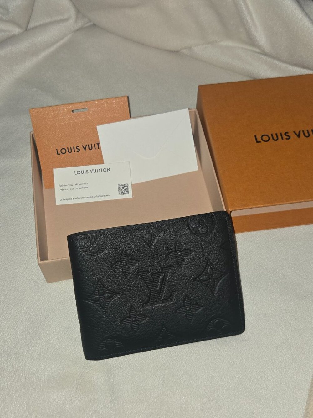 Louis Vuitton Slender Wallet Taiga Leather Noir M30539